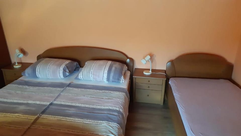 Apartment 5241-4 for 6 Pers in Lopar Apartment in Lopar