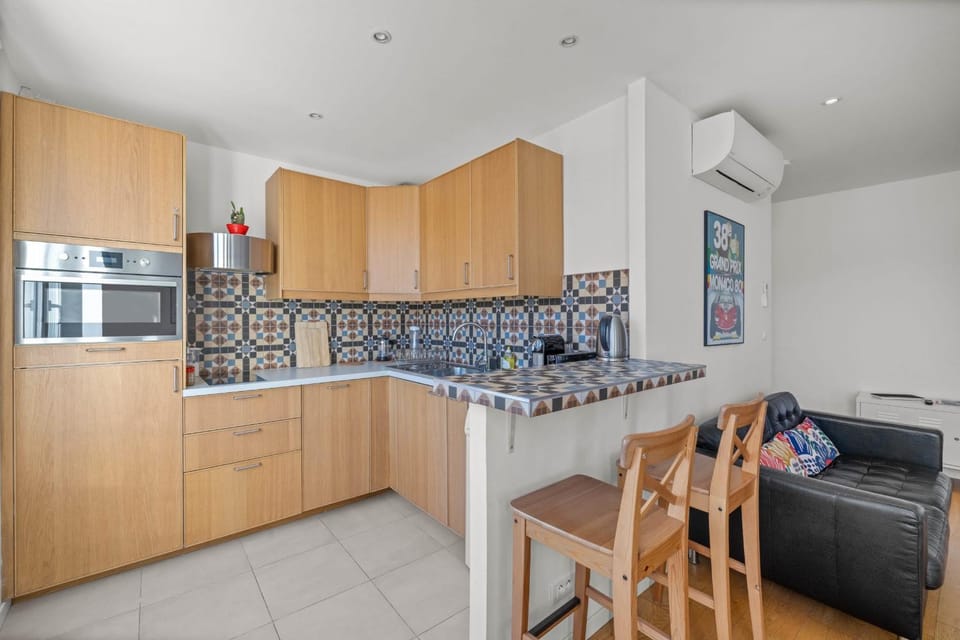 REF 2049 - 3 room apartment Top floor Sea view for rent Apartment in Cannes