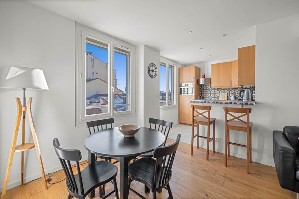 REF 2049 - 3 room apartment Top floor Sea view for rent Apartment in Cannes