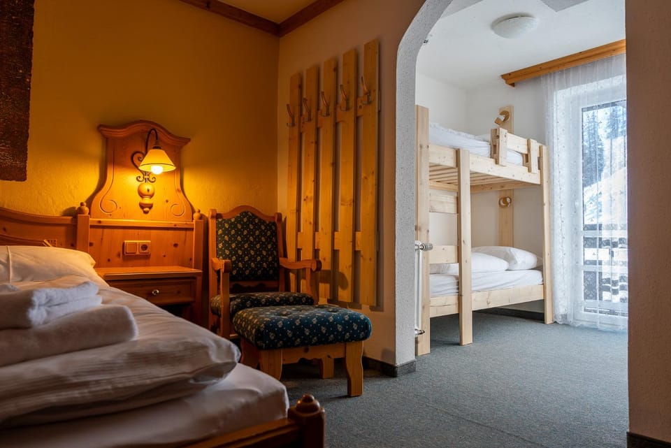 Bed, Bedroom, bunk bed