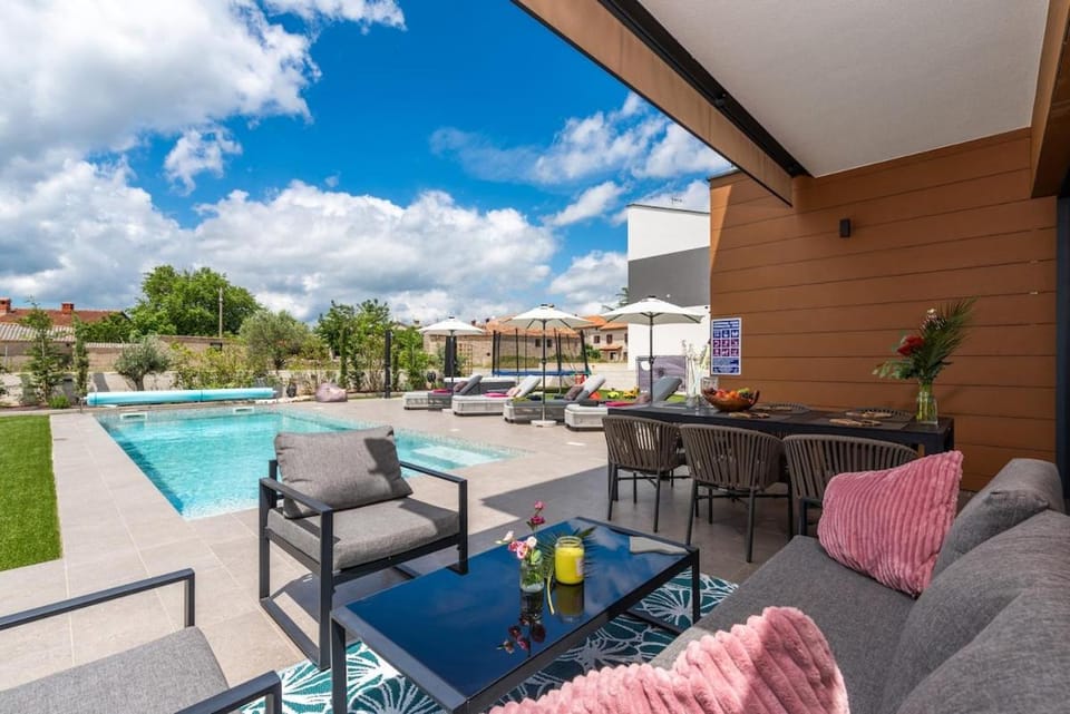 Garden, Balcony/Terrace, Swimming pool