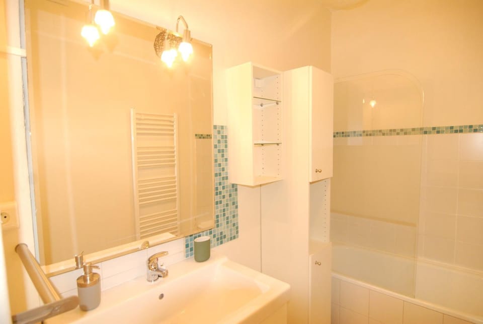 Bathroom, Bath