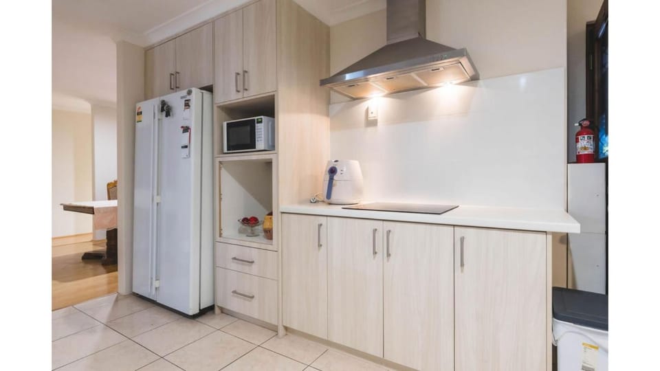 Comfortable 4BDR Family home in Suburbia House in Canning Vale