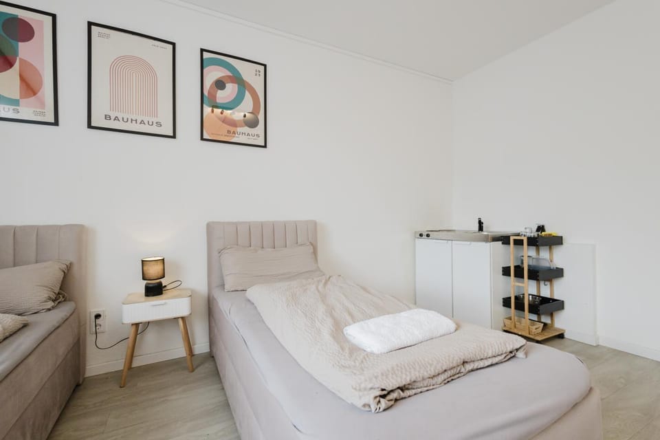 Bed, Living room, Photo of the whole room, towels