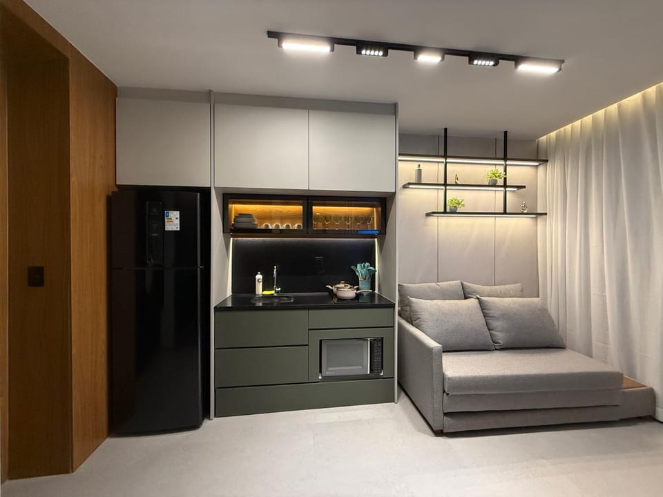 Photo of the whole room, kitchen