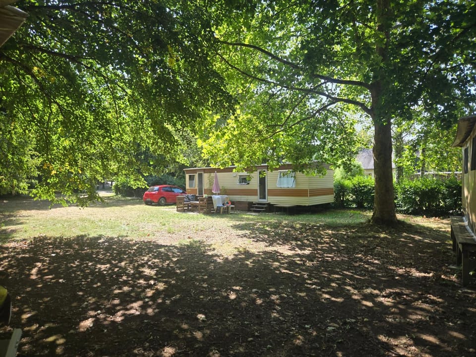 camping des trois rivières Campground/ 
RV Resort in Auvergne-Rhône-Alpes