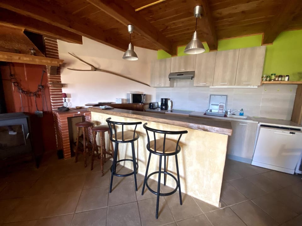 Kitchen or kitchenette, Living room