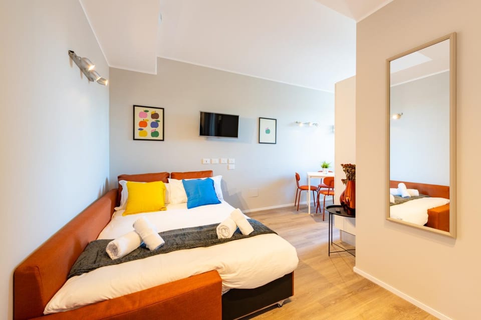 Bed, Photo of the whole room, towels