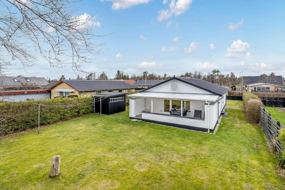 Property building, Garden, Balcony/Terrace, Garden view