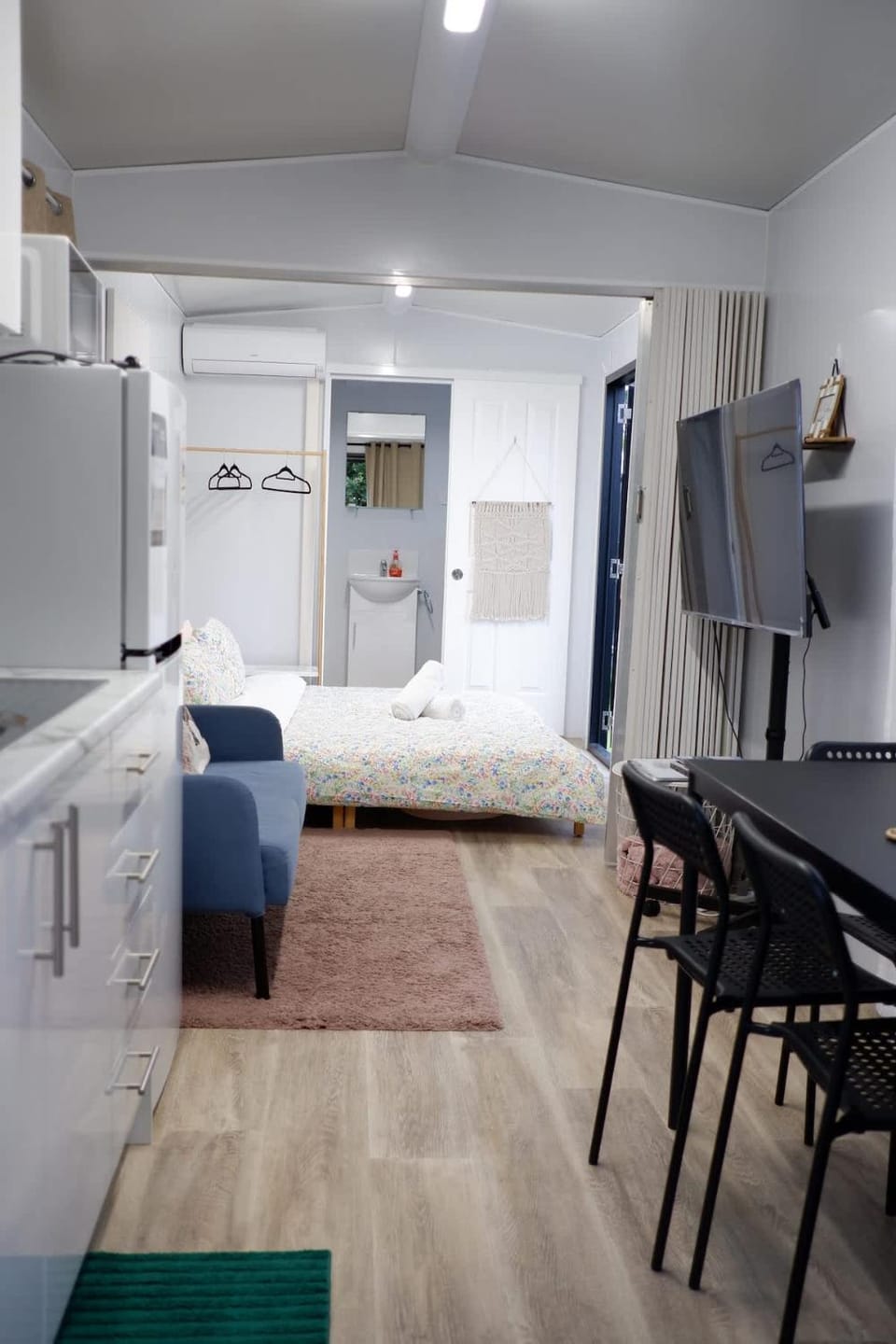 Havenly Stay A Tiny Home Central Location with Firepit & Spa House in New South Wales