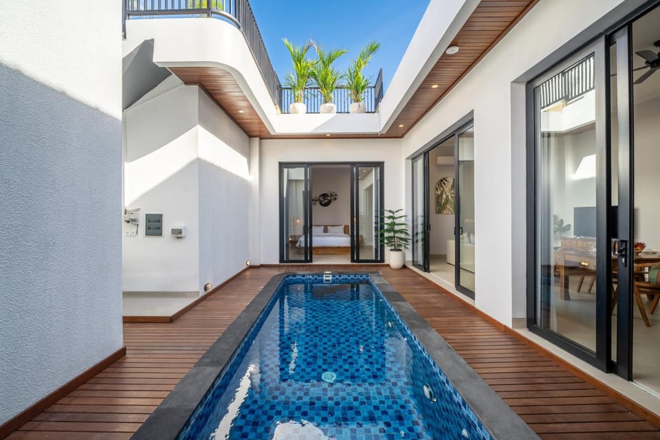 Patio, Swimming pool, Swimming pool
