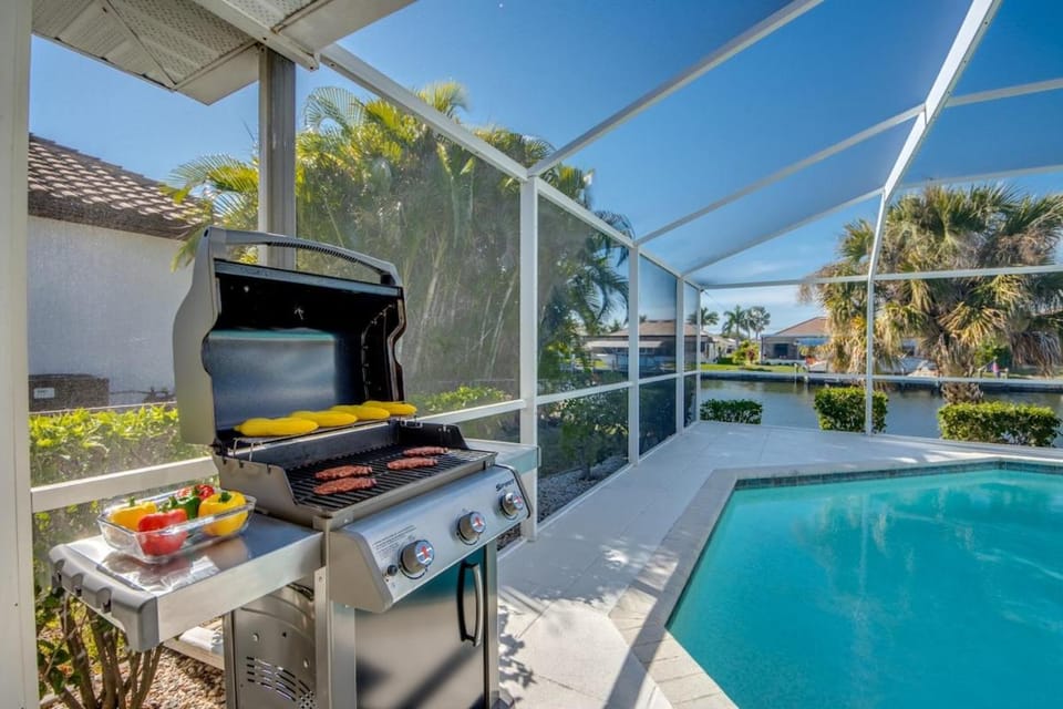 CoralVilla Sunset Avenue-modern, pool table, spa, pool, boating, water view House in Cape Coral