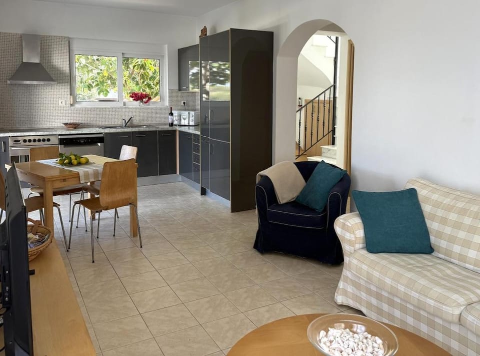 Kitchen or kitchenette, Living room, Dining area