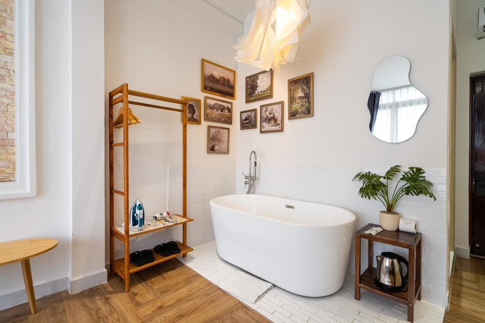 V Living - Hidden Gem in District 1 & Free Laundry Apartment in Ho Chi Minh City