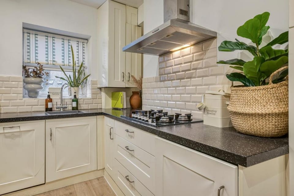 Westbourne Park 3BDR Canal Side home Apartment in City of Westminster