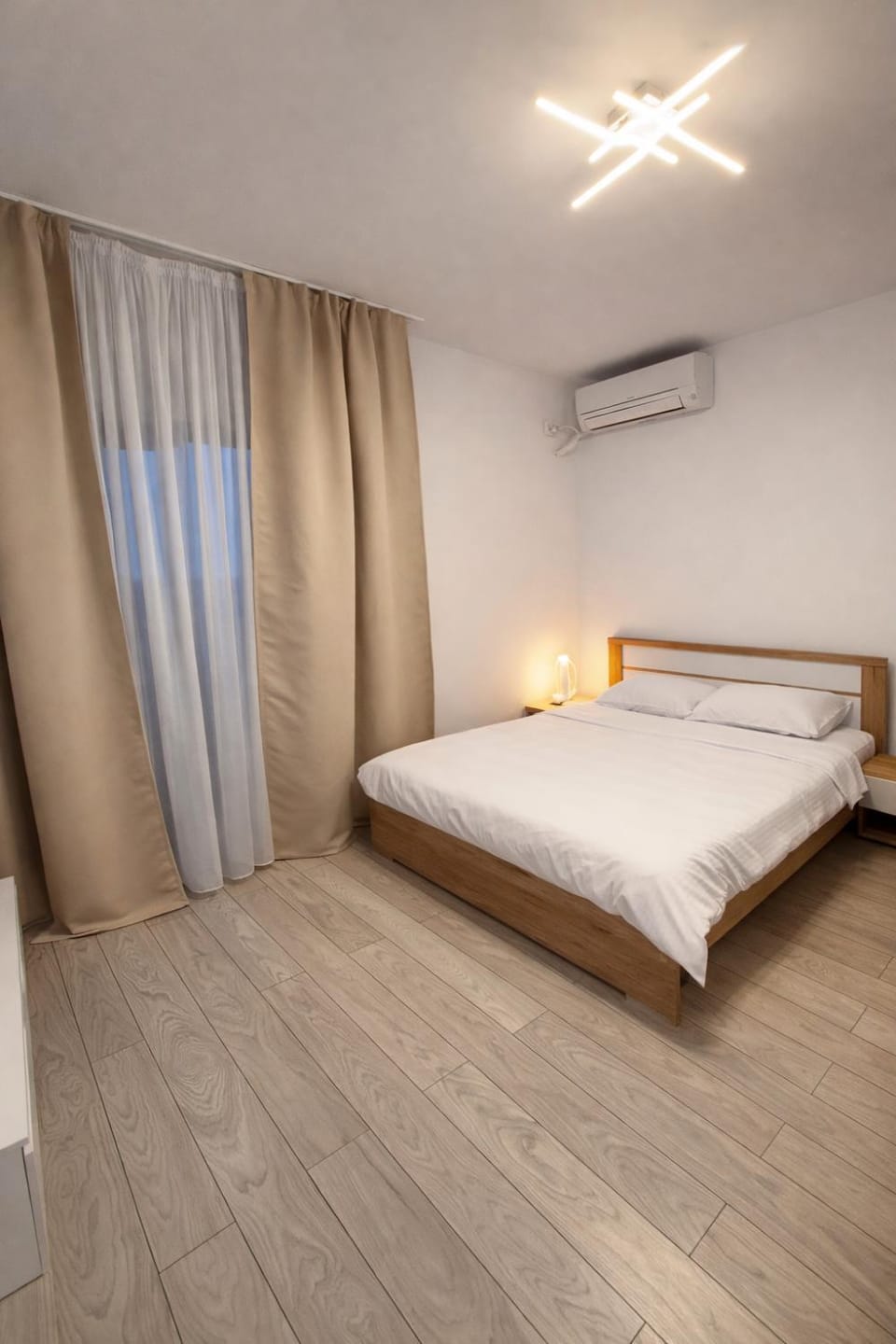 Bed, Photo of the whole room, Bedroom, air conditioner