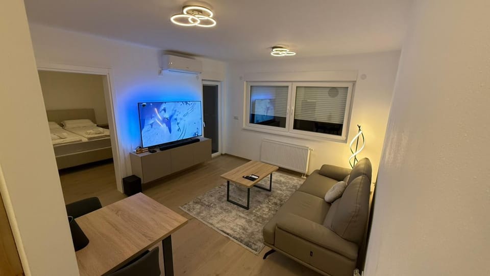 Communal lounge/ TV room, TV and multimedia, Living room, Photo of the whole room, Dining area, air conditioner