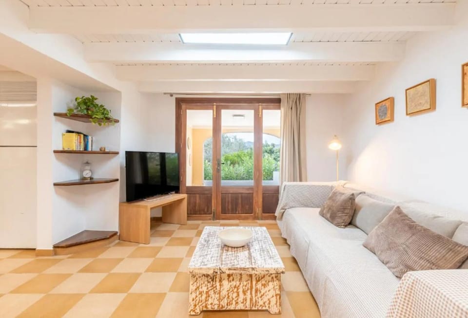 Communal lounge/ TV room, Living room