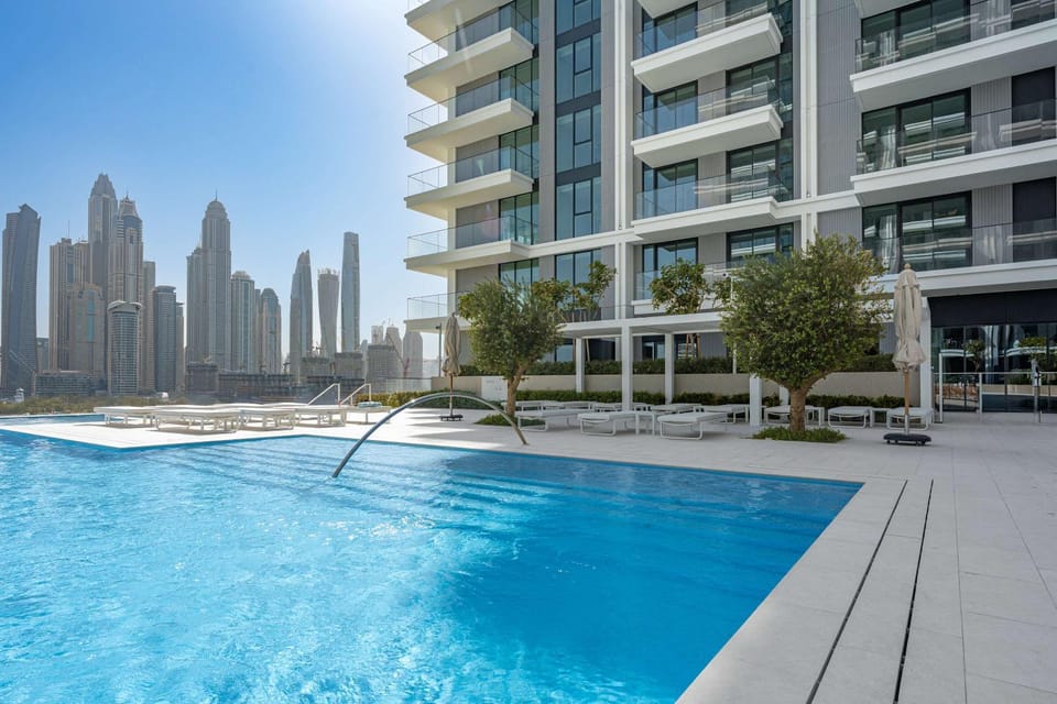 Free housekeeping visits during your stay - StayShort - Beach Front 1 Bed that Sleeps 4 with Amazing Views Apartment in Dubai