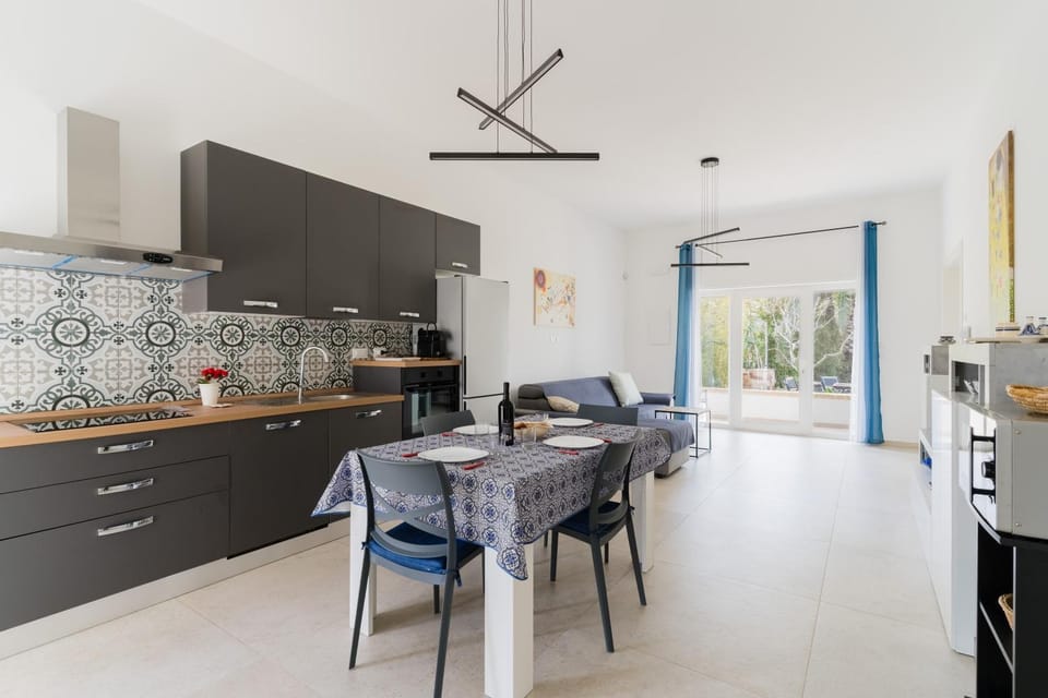 Property building, Kitchen or kitchenette, Living room