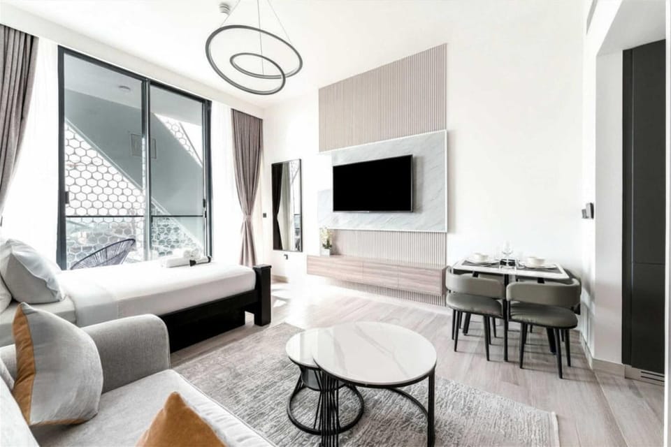 Free housekeeping visits during your stay - StayShort - Studio in Al Barsha that Sleeps 4 with Premium Building Amenities Apartment in Dubai