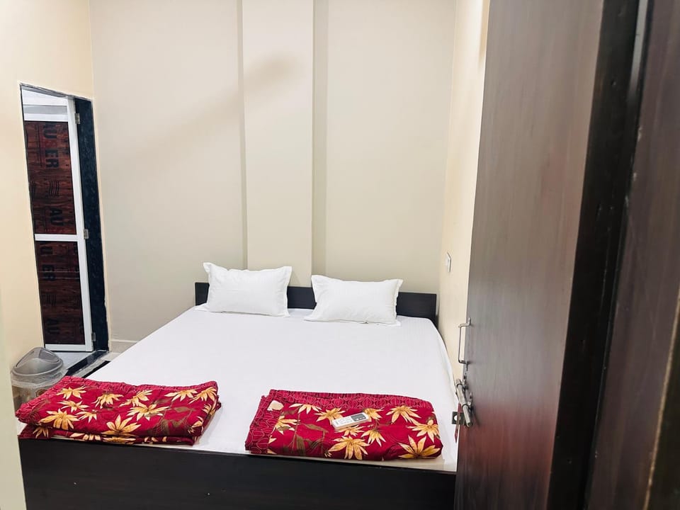 Rudrasagar Homestay I 500 metre from Mahakal Temple I AC I Hot Water I Hygenic I WiFi Vacation rental in India