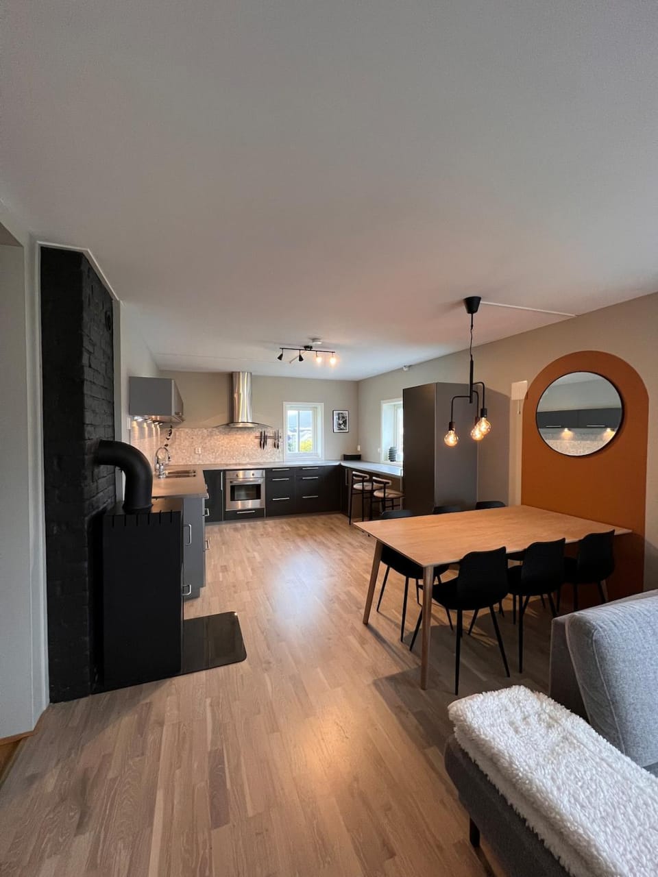 Dining area, kitchen