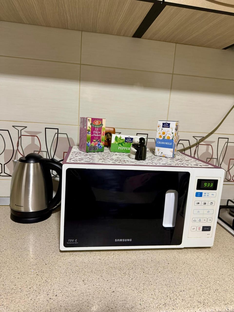 Food and drinks, Seating area, Drinks, microwave