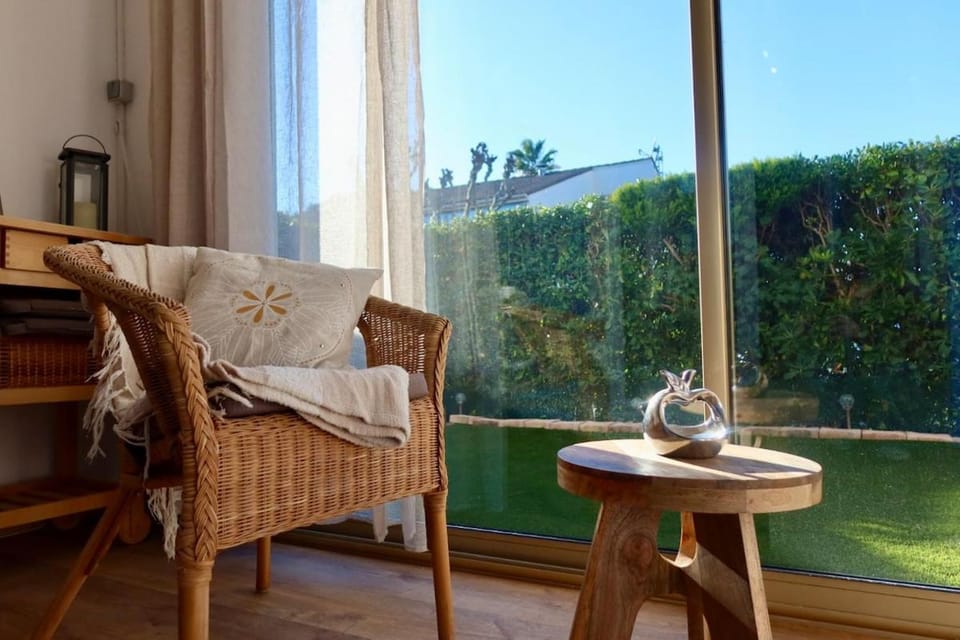 Lora Apartment with Garden & Pool Apartment in Mandelieu-La Napoule