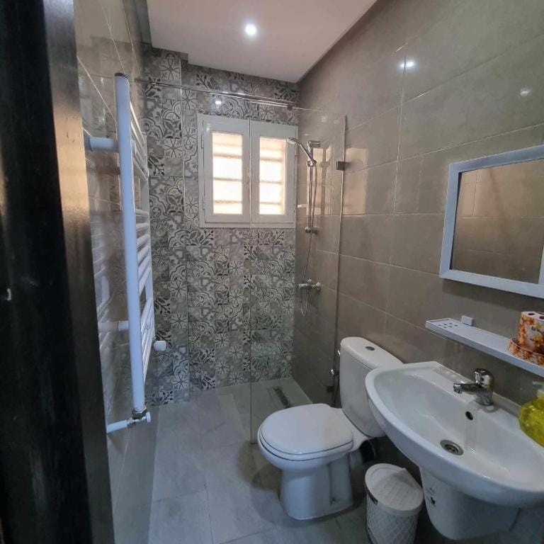 Spacious Apartment Ennasr 2-BR Apartment in Tunis
