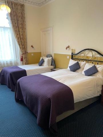 Strathallan Guest House Bed and Breakfast in Edinburgh
