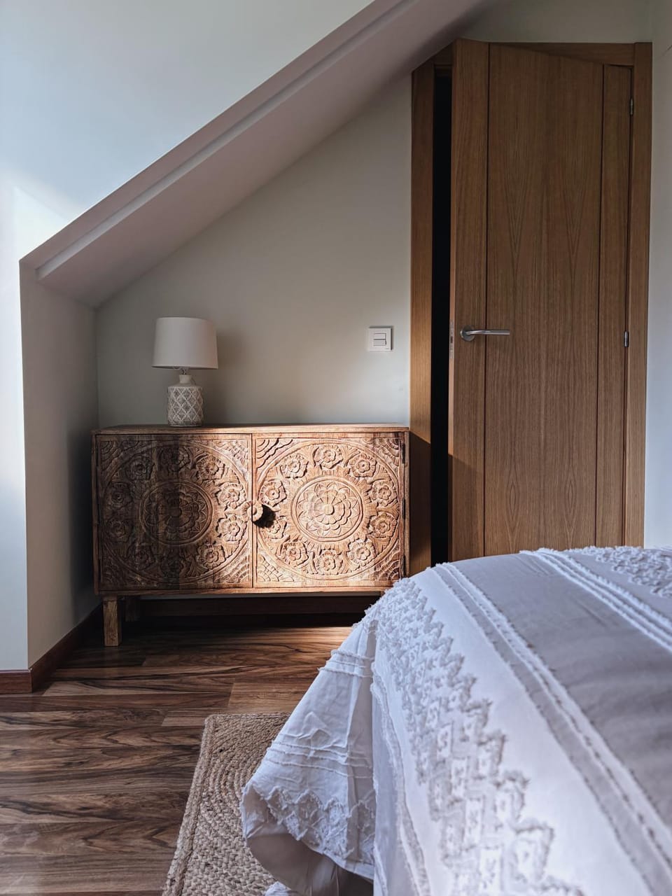Photo of the whole room, Bedroom
