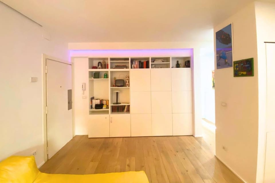 Large Apartment with Courtyard - Historic Center Apartment in Bologna
