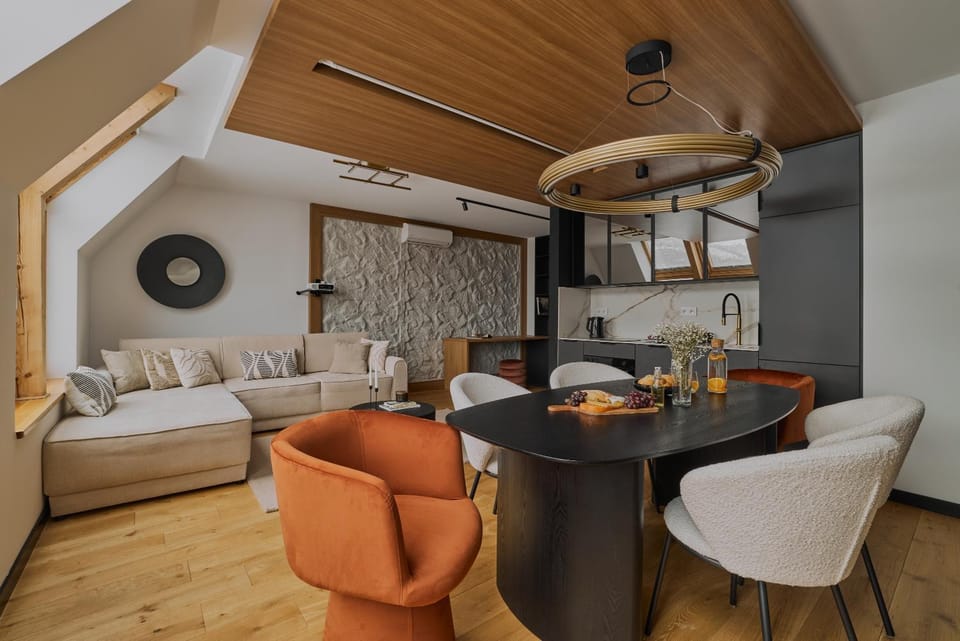 Kitchen or kitchenette, Living room, Seating area, Dining area