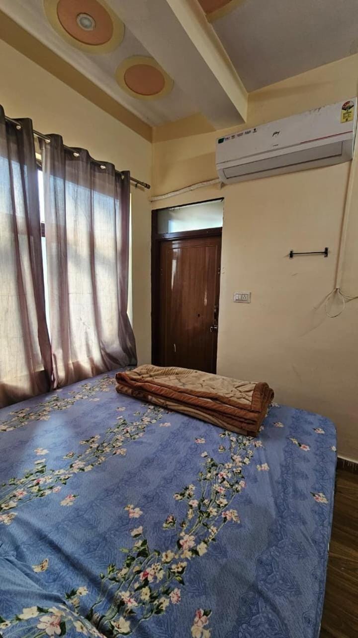 Bed, air conditioner