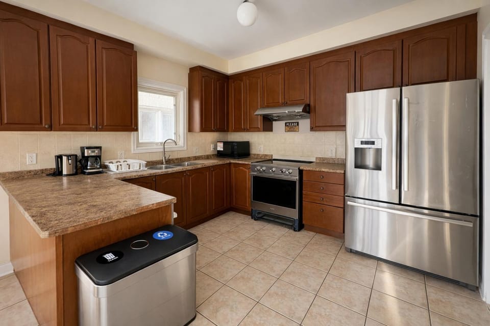 Kitchen or kitchenette, Communal kitchen, dishwasher, microwave, oven, stove, toaster