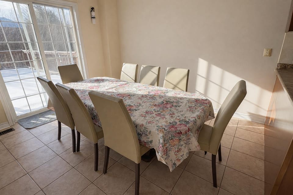 Seating area, Dining area