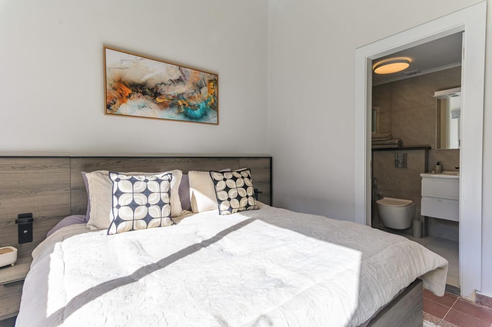 Bed, Bathroom, Bedroom
