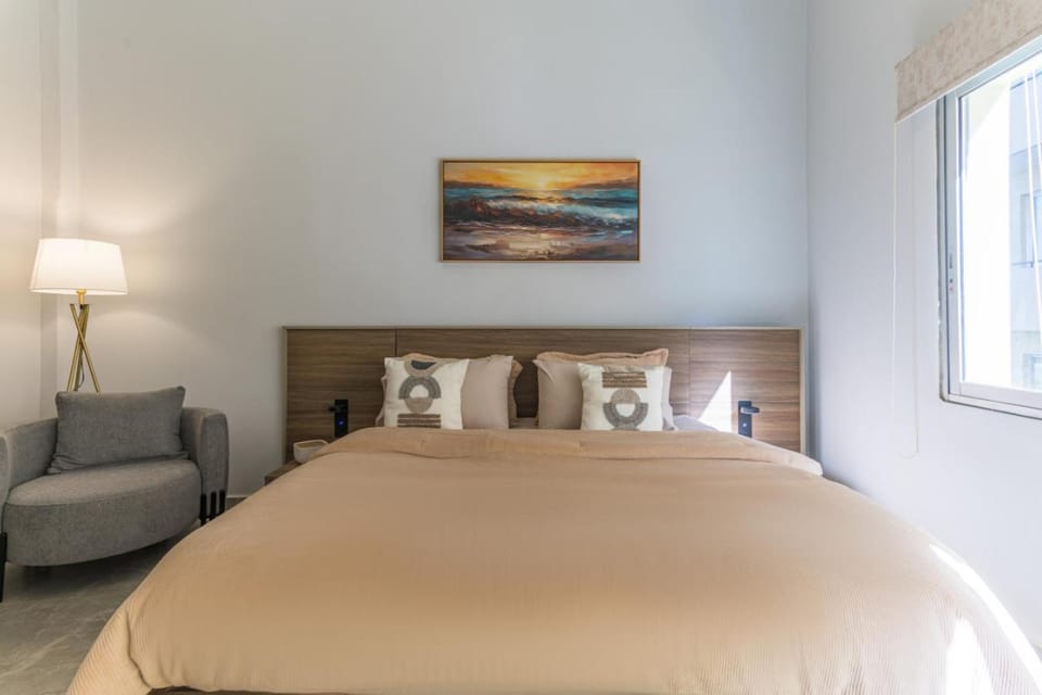 Bed, Seating area, Bedroom