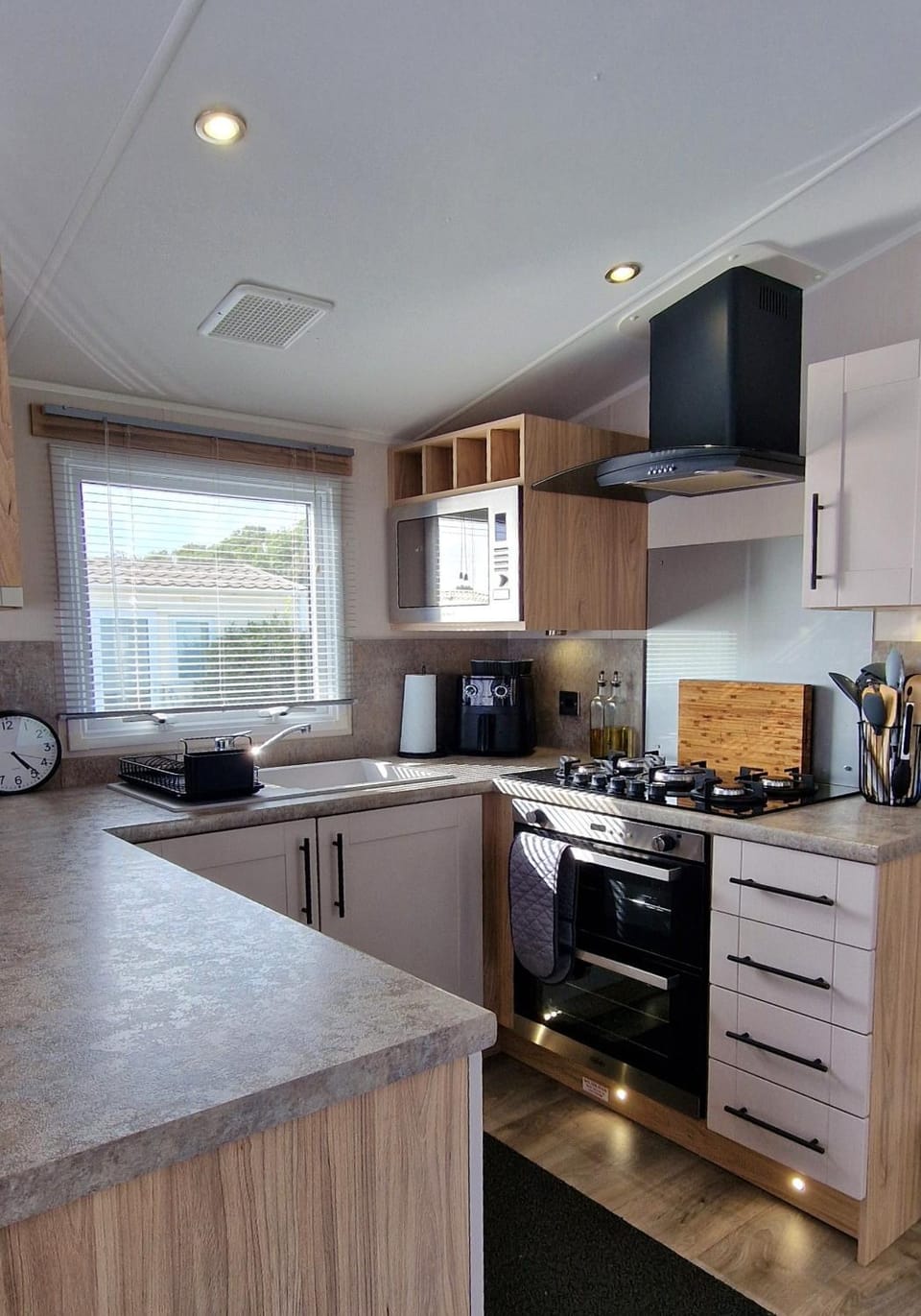 Sanctuary, Relax & Play Retreat, White Horse House in Selsey