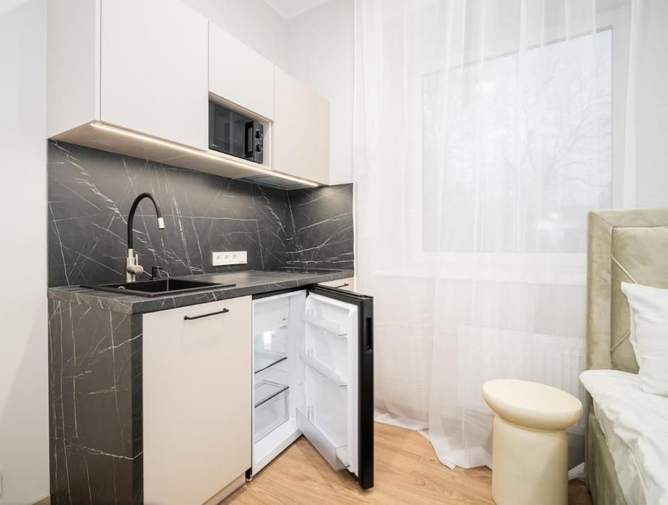 Kitchen or kitchenette, microwave, minibar, stove, kitchen