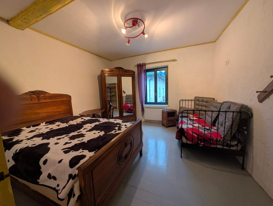 Property building, Living room, Bedroom
