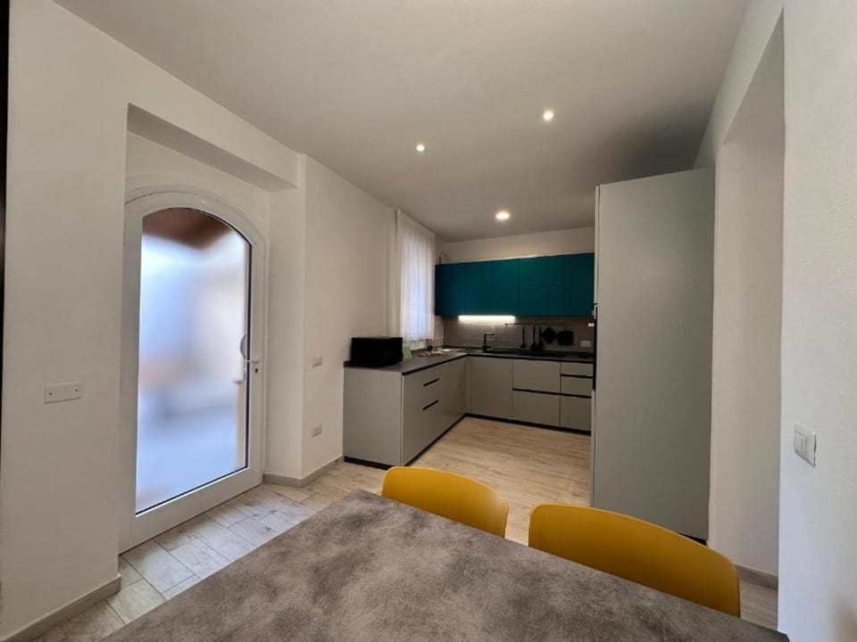 Kitchen or kitchenette, dishwasher, microwave, oven, kitchen