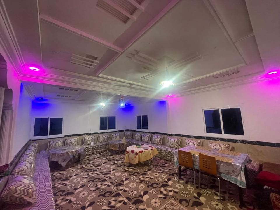 Seating area, Internal: Not applicable to any particular room