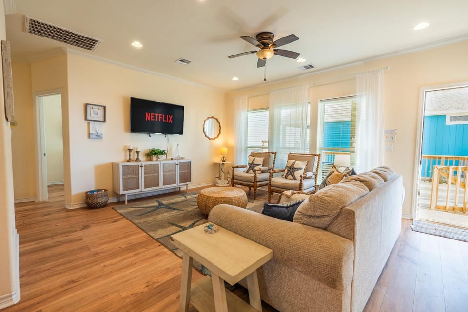Ocean View l Pet Friendly House in Bolivar Peninsula