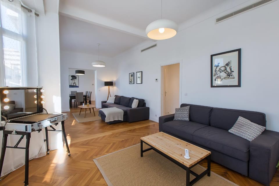 Le Forville Art Deco Apartment in Cannes