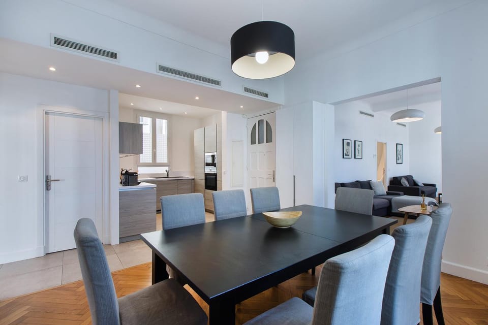 Le Forville Art Deco Apartment in Cannes