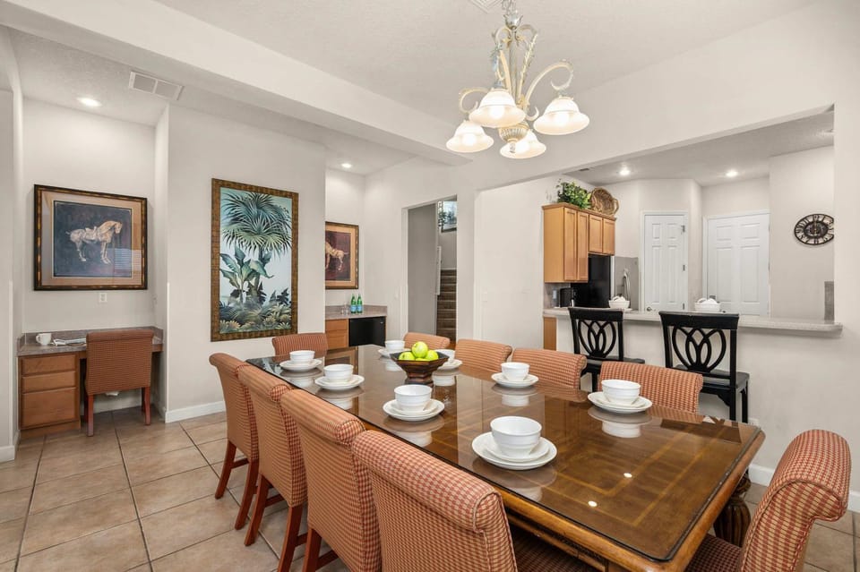 Seating area, Dining area