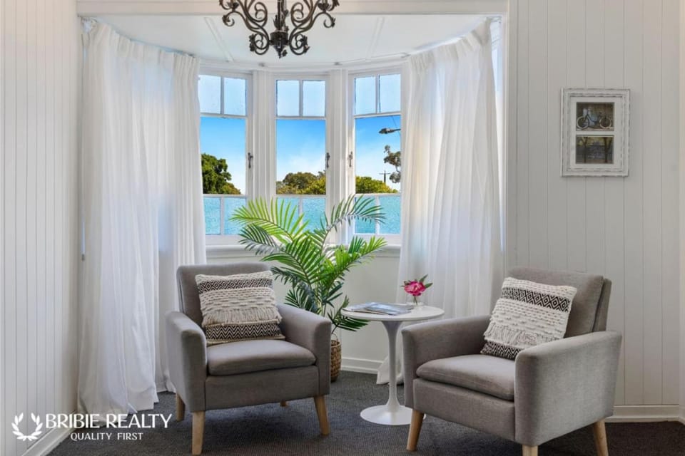 BELLA ABODE AND POOL 4 Bedroom Entertainer House in Woorim