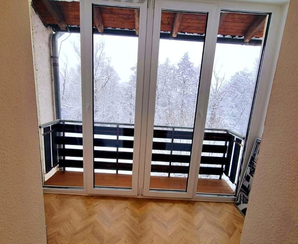 OVER RIVER BY FRANKFURT-4 Rooms-6 beds-Parking-AC Apartment in Hesse